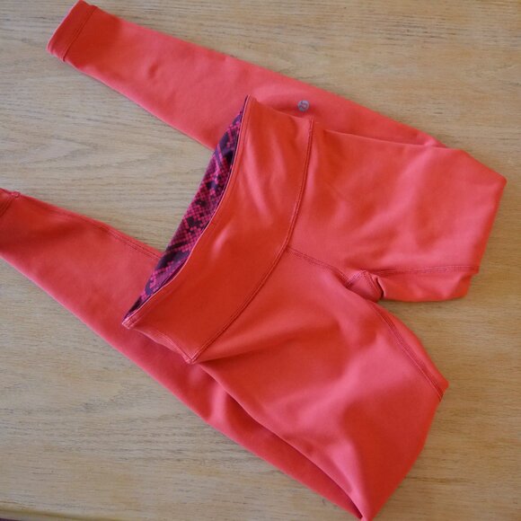 Lululemon snake print waistband leggings (Size 4, berry/orange) - Picture 5 of 6